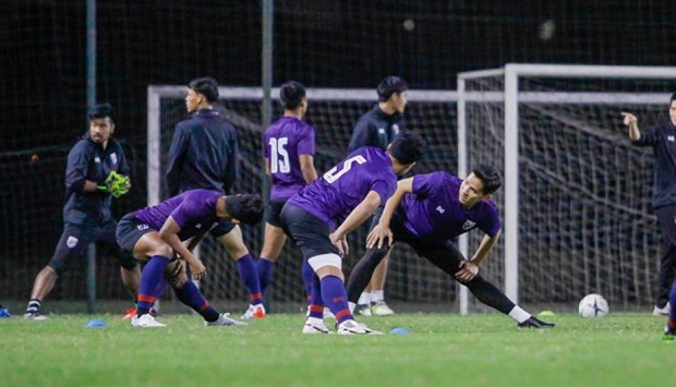 hlv-nishino-quyet-dinh-che-kin-noi-tap-cua-dt-thai-lan-1