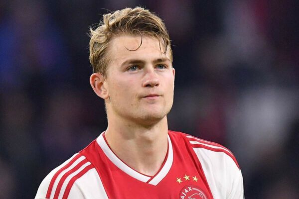 nguyen-nhan-sau-xa-khien-man-utd-tu-bo-de-ligt-1
